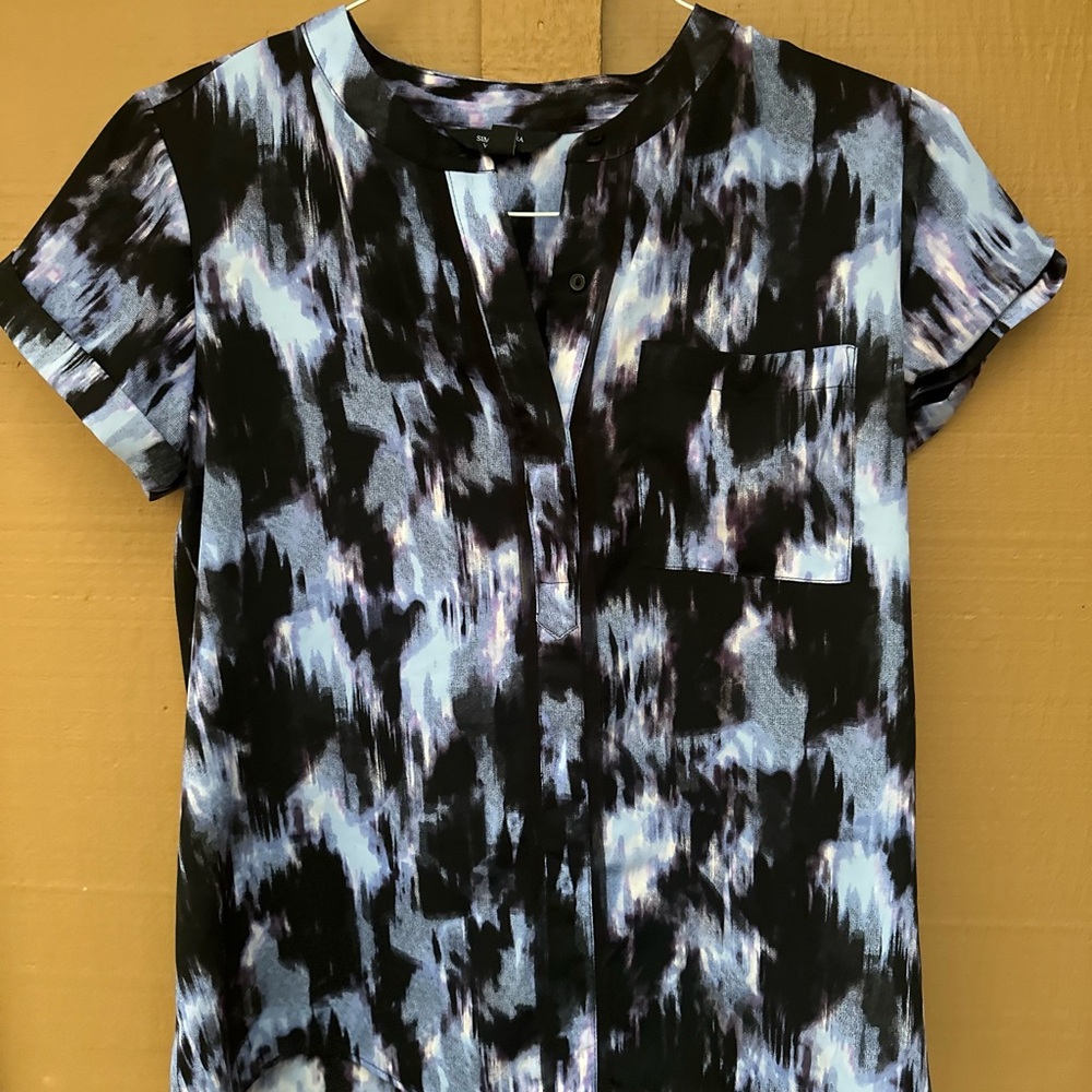 Vera Wang Black and Purple and Blue Abstract Button Down Shirt
